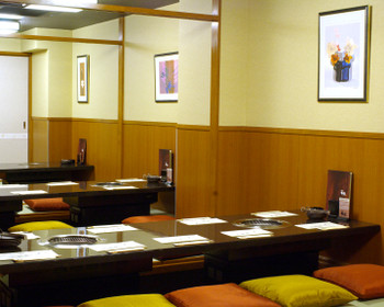 「肉匠　牛膳 姫路駅前店」内観 965781 大型宴会にも使える広々としたお座敷！落ち着いた和空間で味わう焼肉は絶品です。