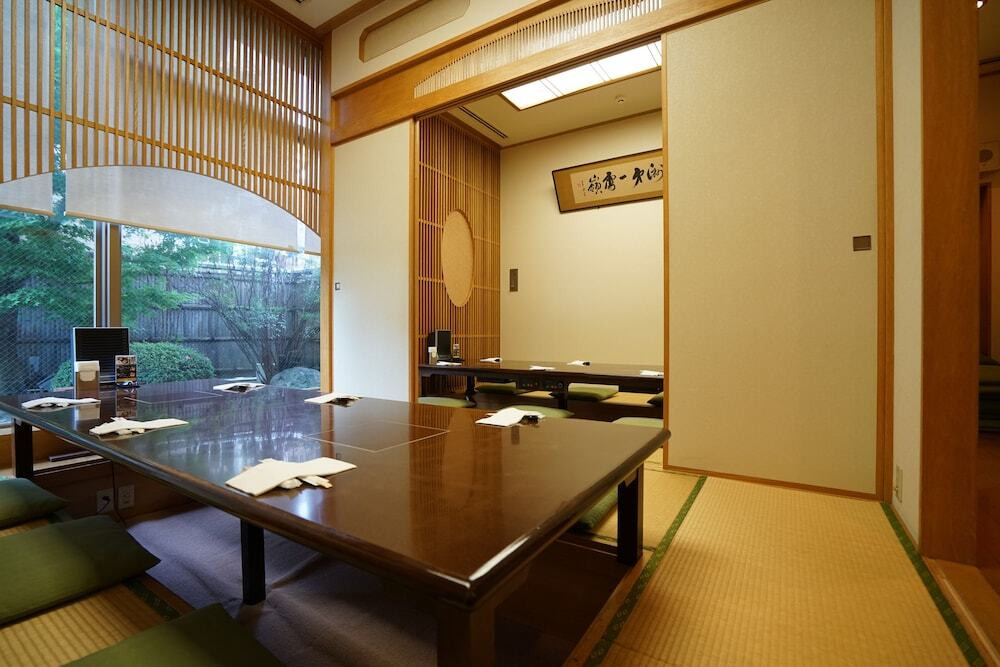 レストラン