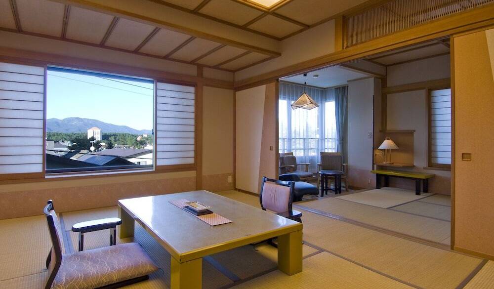 ローベッドに安らぐ
掘り炬燵がある和洋室 / 2