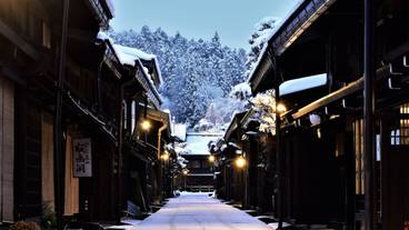 高山の古い町並み 雪景色 / 2