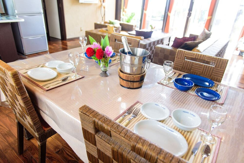 客室内のダイニングエリア