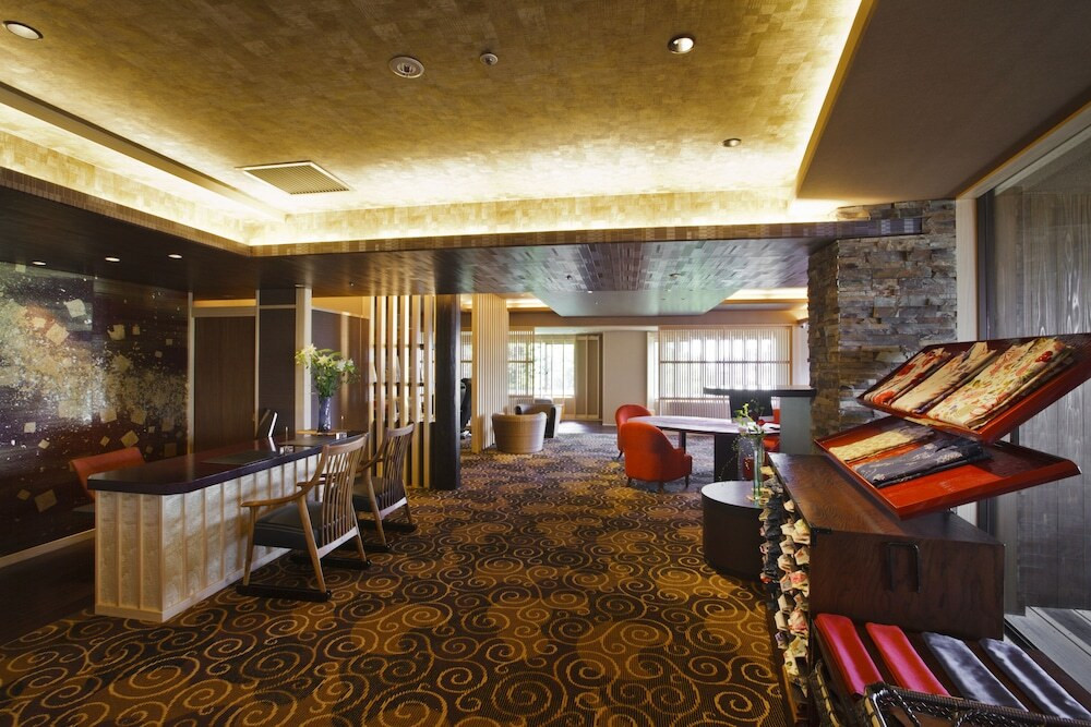 ロビーラウンジ