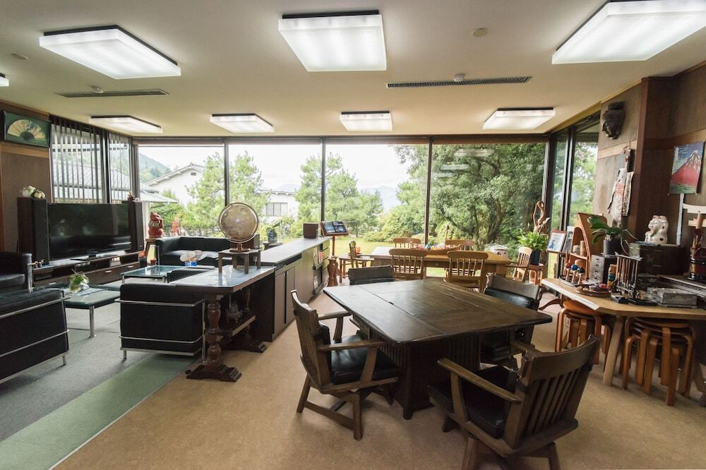 ロビーラウンジ