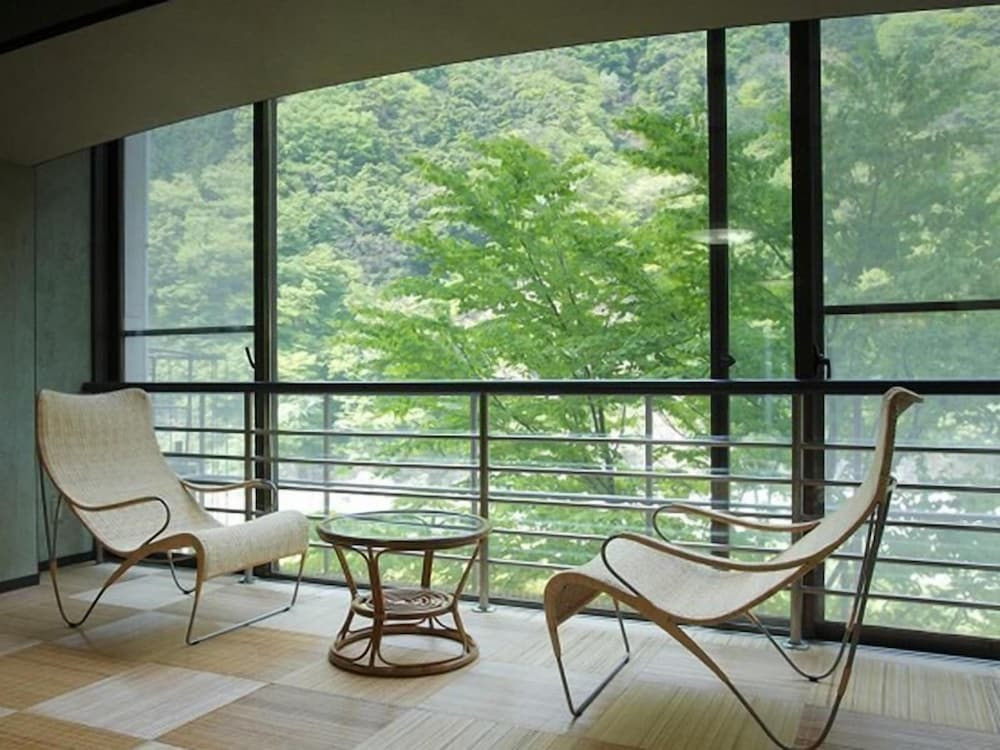 刺身や焼き、鍋などカニづくしの会席を個室でゆっくり3571517