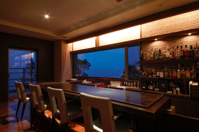 ラウンジのバー