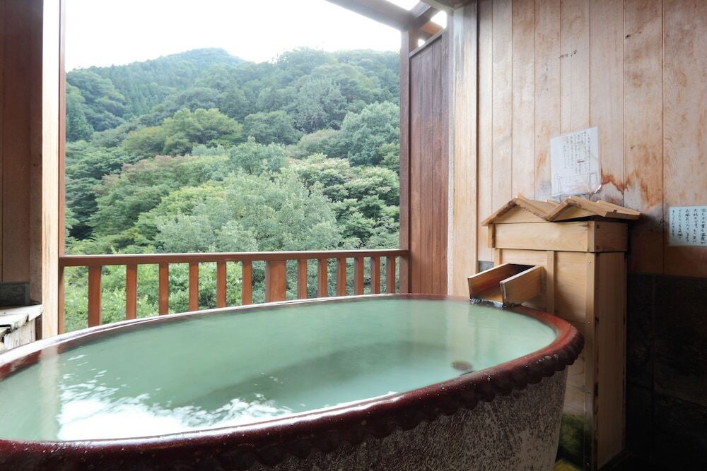 信楽焼と檜、どっちにする？人気の露天風呂付客室で魅惑のバスタイム4026134