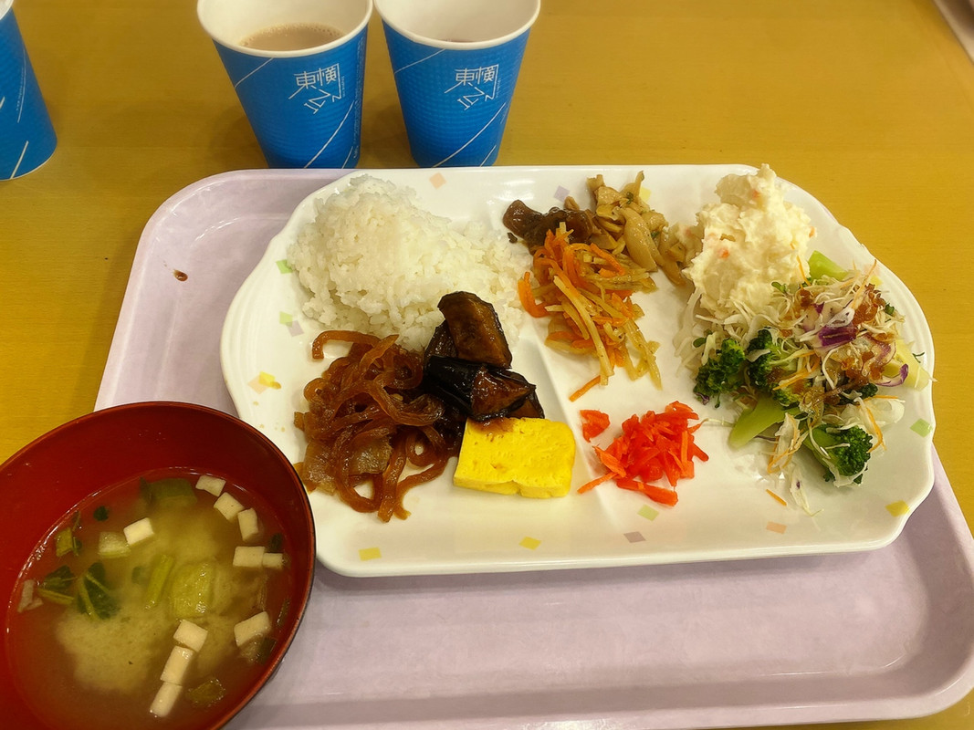 朝ごはん　ギリギリやから？マスやウィンナー、スムージーはなか