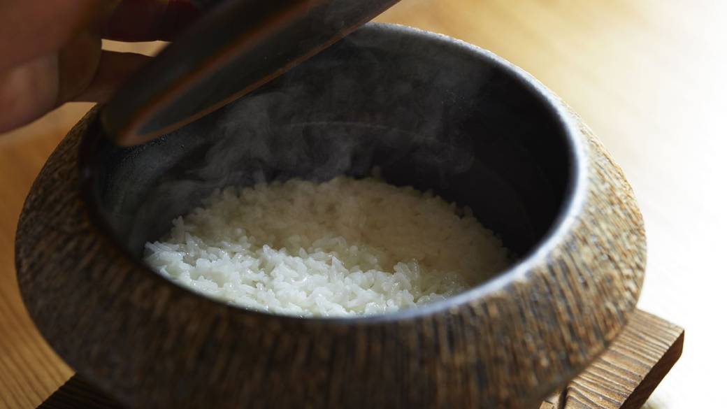 からだに沁みる
品数豊富な朝食 / 2