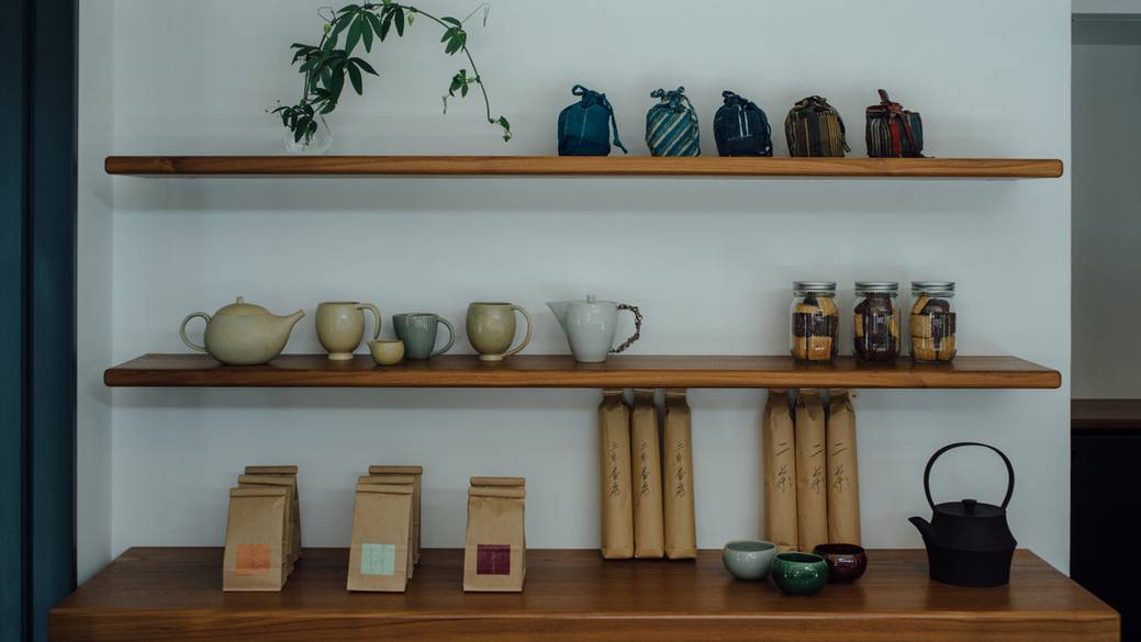 「ババグーリ」の
素朴な茶器で一息 / 1