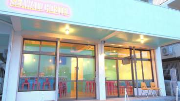 施設の正面 (日没後) / 2