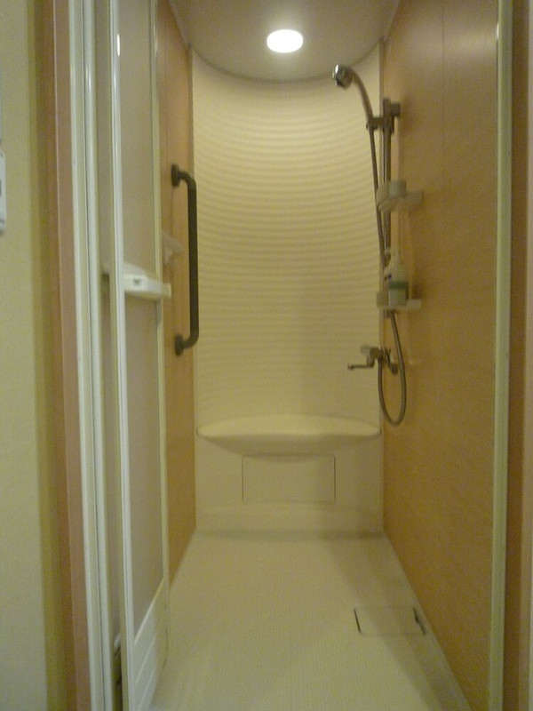 バスルームのシャワー