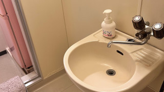 スタンダードダブルルーム　共用バスルーム・トイレ付