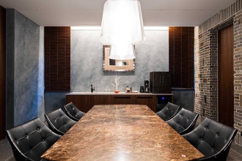 客室内のダイニングエリア