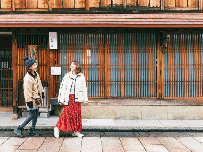 どこを見渡しても風情がある街並み。ふたりもとっても楽しそう