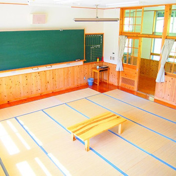 豊かな自然に囲まれた小学校に泊まれちゃう！3505193