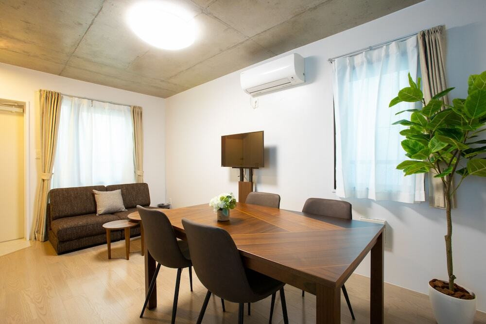 客室内のダイニングエリア