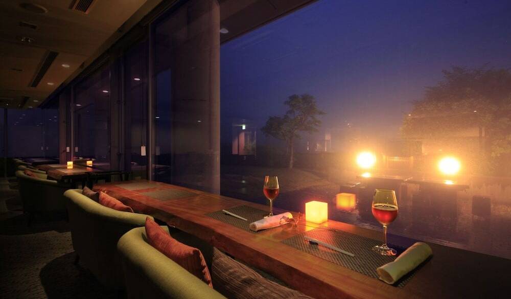 鉄板焼きにお刺身も！
美味なる創作和食会席 / 4