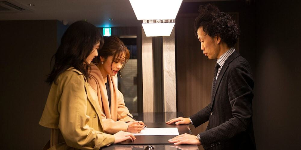 チェックイン / チェックアウト キオスク