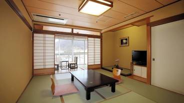 花春亭 和室10畳 / 11