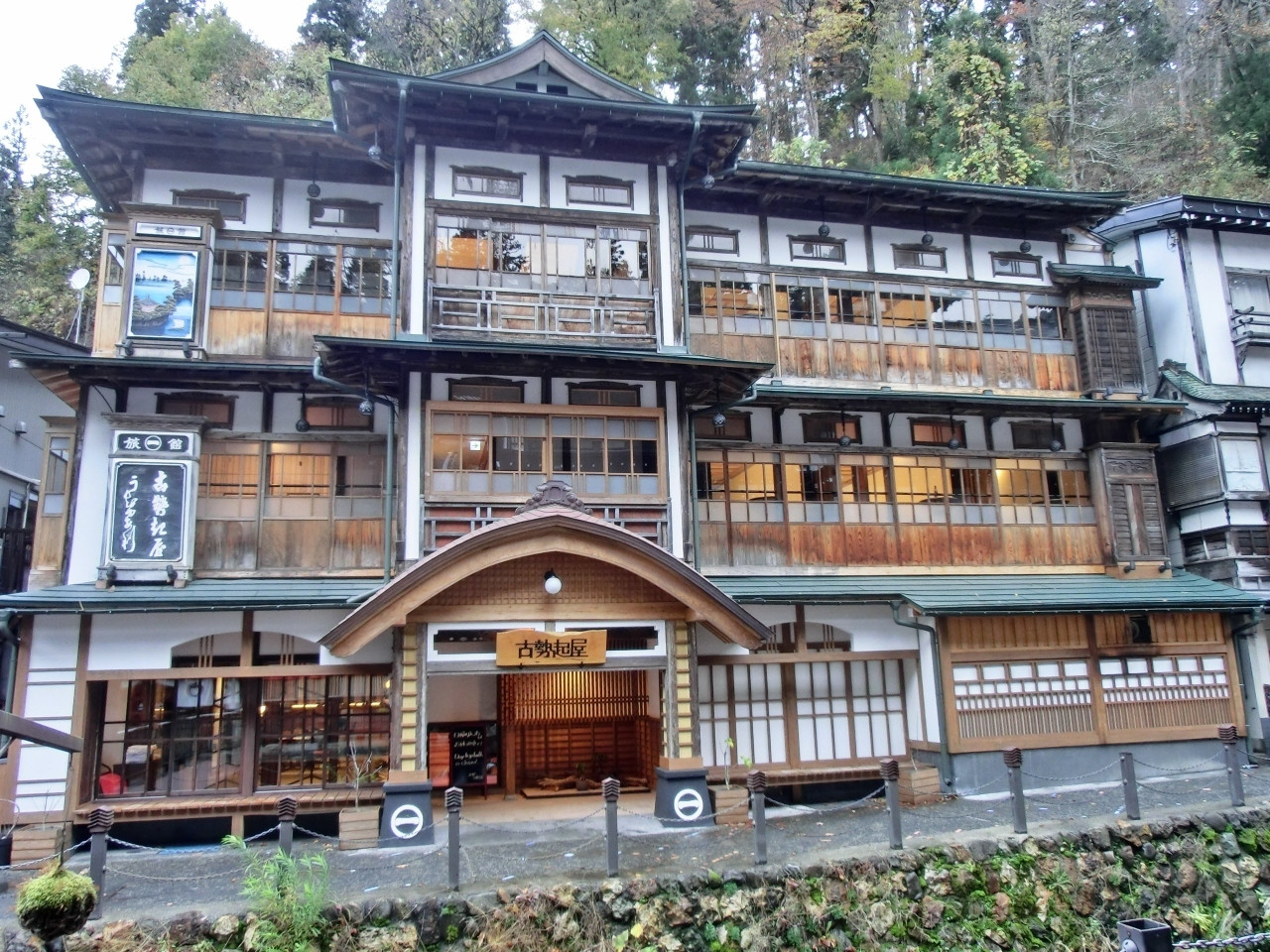 2.”ジャパンデコ”の建築が美しい「本館 古勢起屋」3474763