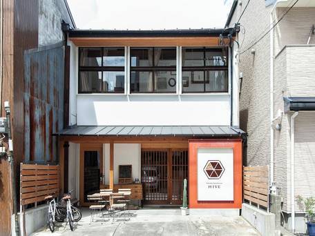 Fukuoka Guesthouse HIVE / 1