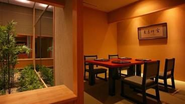 旅館のお食事処 / 17