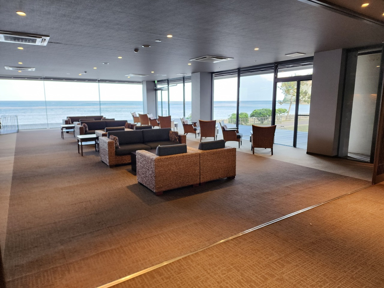 9.見附島と能登の海の絶景が広がる露天風呂「珠洲温泉 のとじ荘」3450623