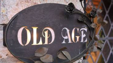 施設の入り口 / 35