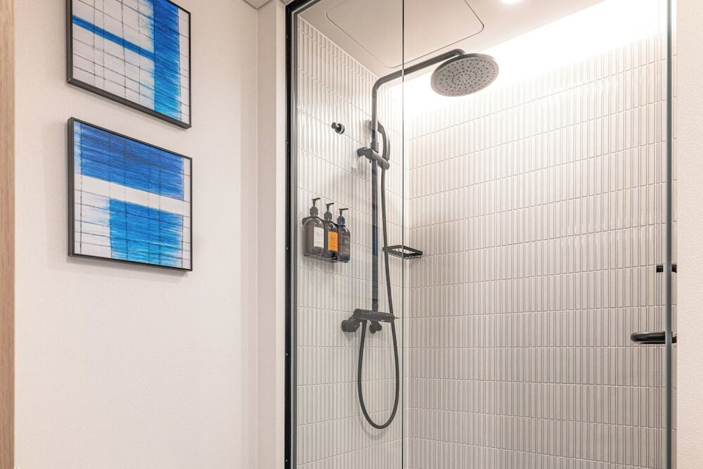 バスルームのシャワー