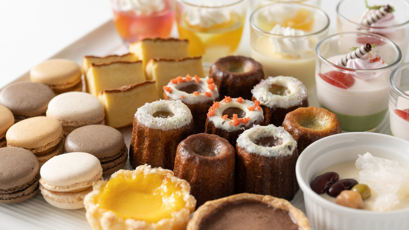 最上階バーや高層階客室からの夜景にうっとり。朝食ビュッフェには豊富なスイーツも♪3631901