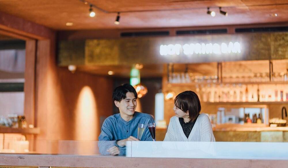 カウンターにはオニグルミを使用 / 4