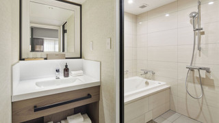 プレミアム ルーム キングベッド 1 台 (Separate Bath)