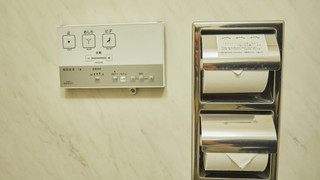 トリプルルーム セミダブルベッド2台(W120cm x L200cm)+シングルベッド1台(W85cm x L200cm) 禁煙