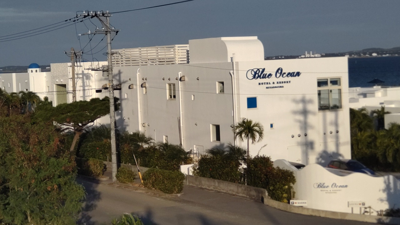 伊良部大橋  海の駅より      橋の近さ判るかな？