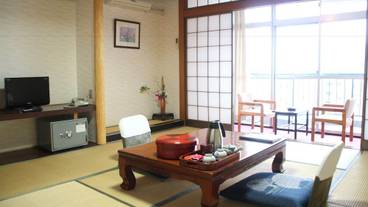 客室内のダイニングエリア / 19