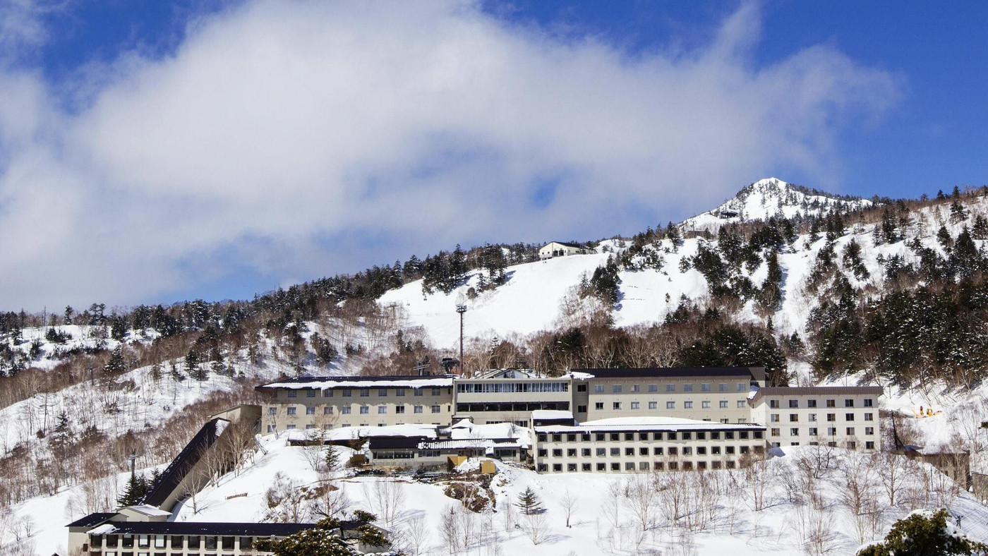 乳白色の雪見露天風呂とスキーも楽しめる！星に一番近い温泉3848809