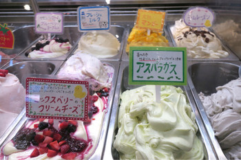 「12か月のジェラート」料理 1223906 201608 地元農園の果物や地元の蔵元の酒粕など面白い食材を使ったジェラートがある