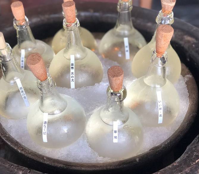 ラウンジで地酒の唎酒も楽しめる / 5