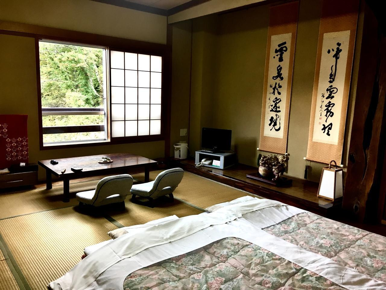 白濁の温泉と日本酒飲み比べを楽しむ宿4077365