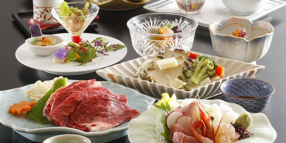 美味しいものの宝庫
三重の恵みに舌鼓 / 2