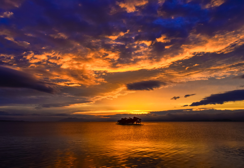 八重垣神社や松江城、宍道湖など見どころあふれる「松江」3652389