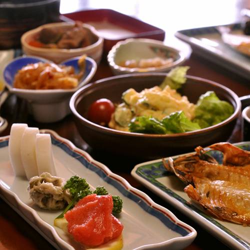 老舗旅館の味わい
ほっこりする和朝食 / 1