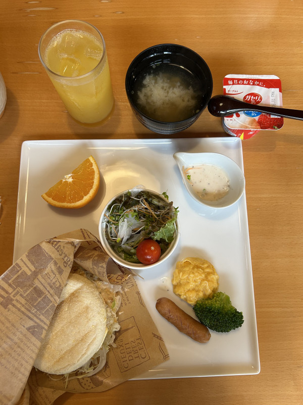 朝食にハンバーガーが出たのは初めてです。