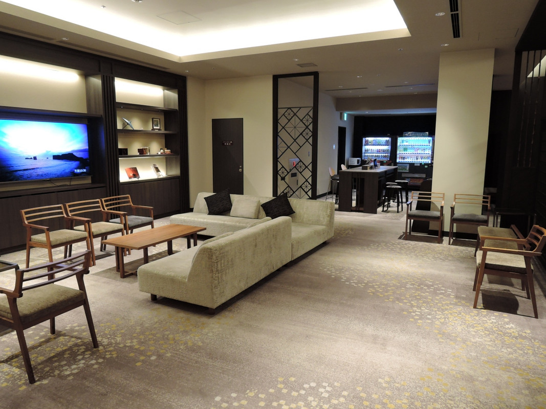 エレベーター前のロビー