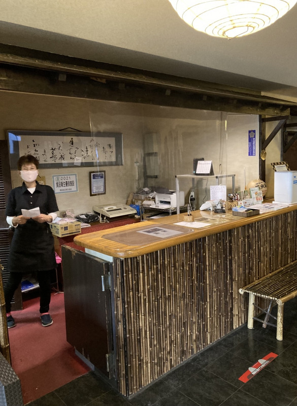 フロント～古臭い感じがいかにも「宿屋」