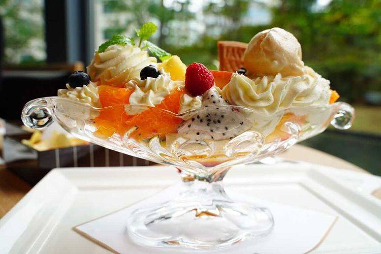 溜池山王駅前の
ホテルラウンジへ / 1