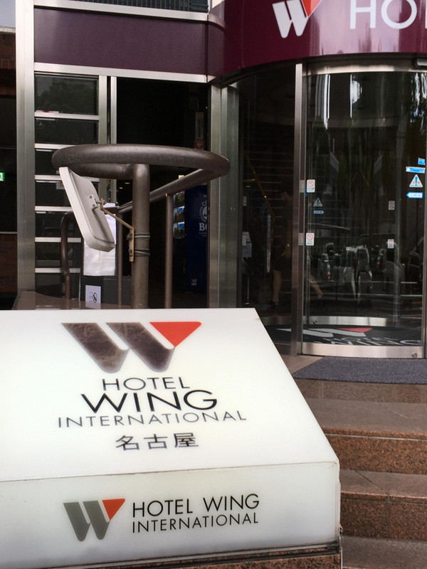 入口。フロントは2階