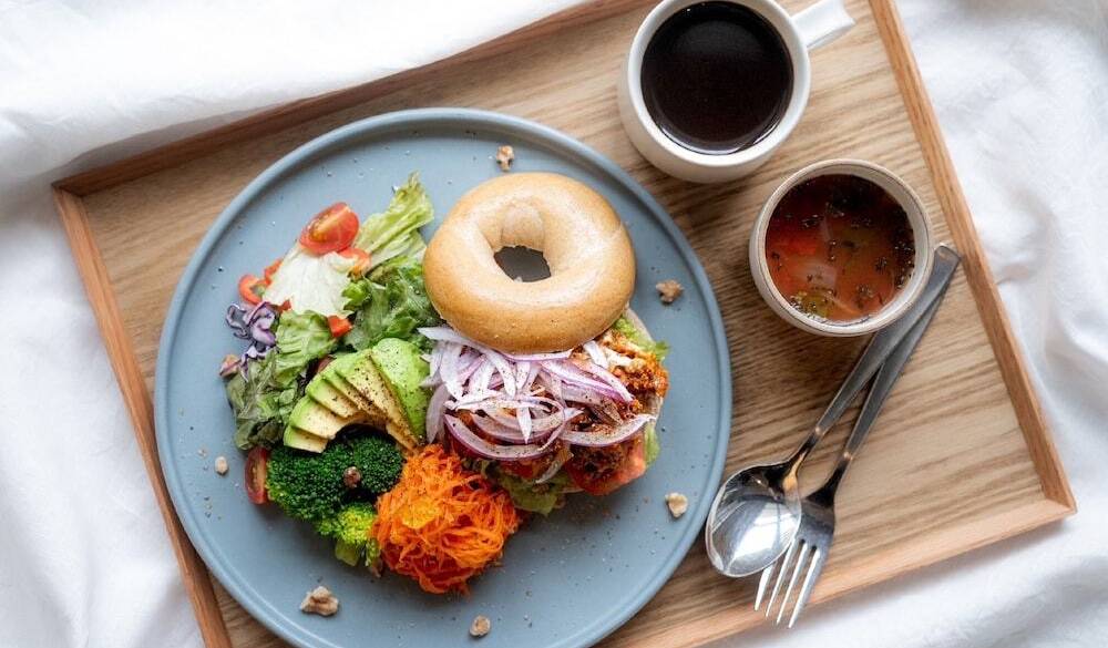 朝食はおしゃれな
カフェでカジュアルに / 1