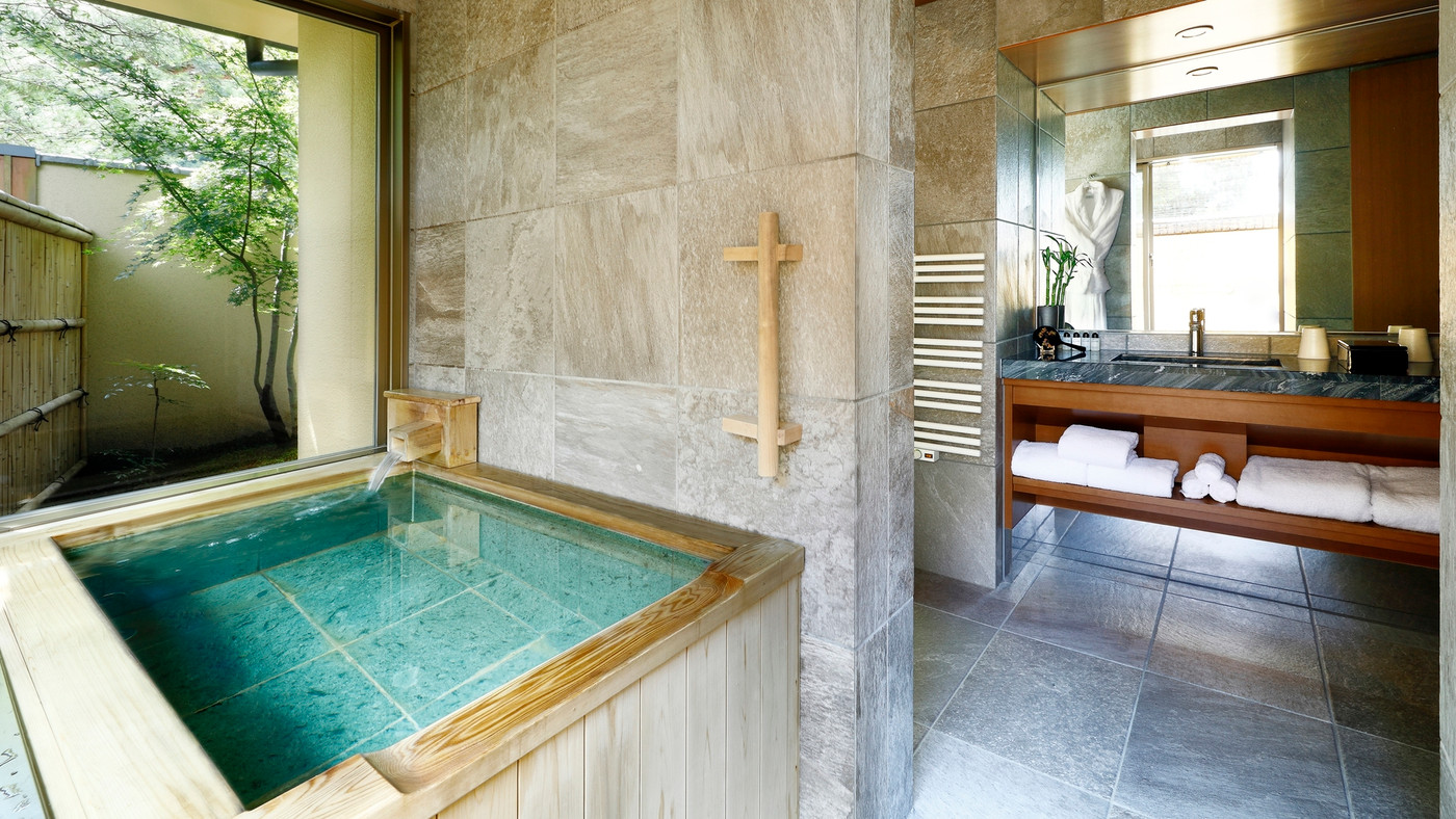 嵐山の景色と一緒にいただく、老舗の和菓子とホテルスイーツ3530128