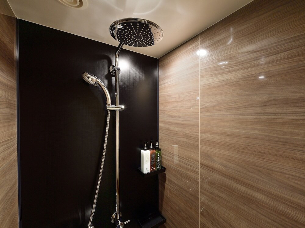 バスルームのシャワー